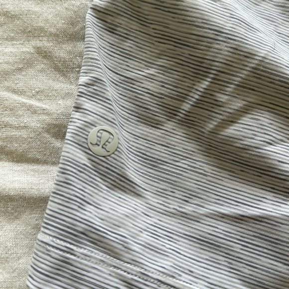 Lululemon On the Fly Shorts - Picture 4 of 8